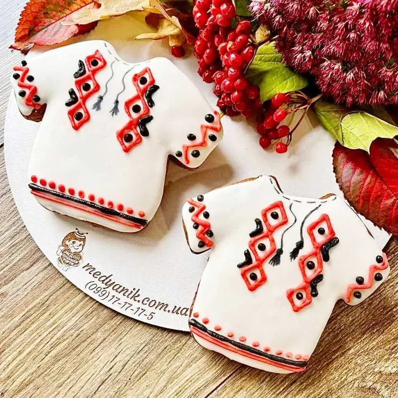 ✨ПАТРІОТИЧНІ ПРЯНИКИ "ВИШИВАНКА ЧЕРВОНИМИ І ЧОРНИМИ НИТКАМИ"✨ КУПИТИ | Medyanik
