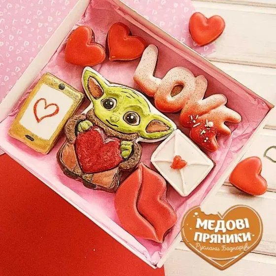 ▷ ❤️НАБОР ПРЯНИКИ В КОРОБКЕ «ВЛЮБЛЕННЫЙ Йода» | Medyanik