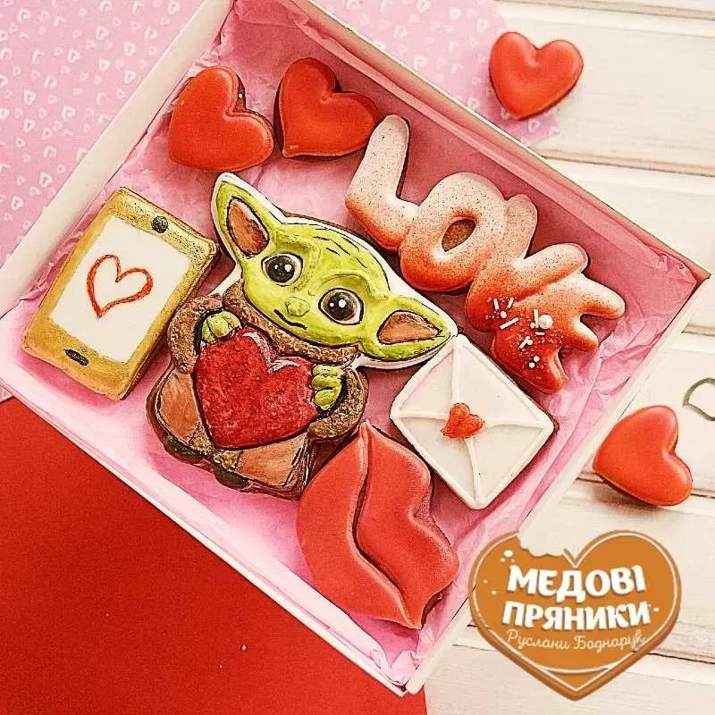 ▷ ❤️НАБОР ПРЯНИКИ В КОРОБКЕ «ВЛЮБЛЕННЫЙ Йода» | Medyanik