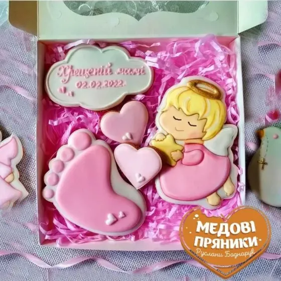 Набір пряників «Ангелик рожевий» — Смачні медові пряники на хрестини та свята | Medyanik