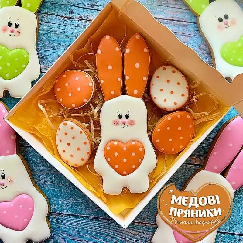 Набір великодніх пряників «Кролик з сердечком»подарунок на Великдень| Medyanik