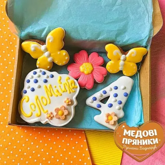 НАБІР ПРЯНИКІВ «РАДІСТЬ», ДІВЧІНЦІ НА 4 РОЧКИ